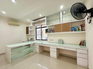 Raja Uda Family Haven 4BR 10 Pax - 2
