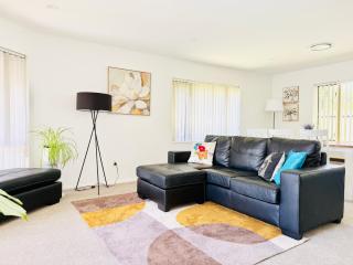 Large warm 4BRM family recharge in Halswell - Netflix, Massage chair - 2