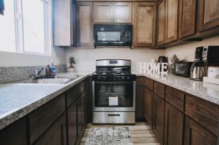 Modern Cozy and Family ready located at LA's Top attractions and minutes to DTLA - 6