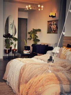 High Rise Luxe Stay - River View - Noida - 1