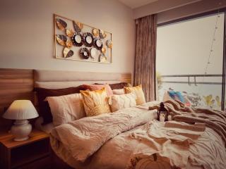High Rise Luxe Stay - River View - Noida - 0