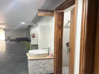 ARBIN HOTEL Akshay Premium suites 1 BHK Serviced Apartments Near Artemis Hospital Sector 52 - 6