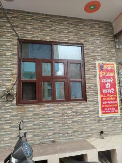 Shyama kunj asharm 5 minutes walk from banke bihari ji - 8