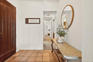 LV217 Superb 2 Bedroom Overlooking the Lap Pool - 1