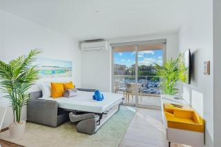 2BR2BA Condo w/ Pool & Gym – Walk to Palm Beach! - 9