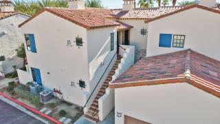 LV027 Upstairs Studio Overlooking Lap Pool - 4