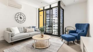 Bright 2BR Retreat With Parking Pool Gym Sauna Jacuzzi - 7