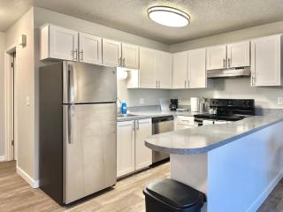 Cozy One-Bedroom Haven with Big Balcony - 3