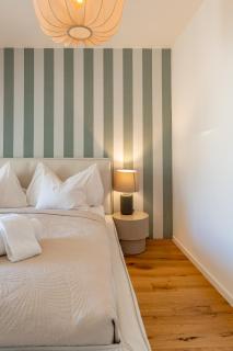 Vertical Suite Modern 3 Bedroom Apartment near Central Station - 6