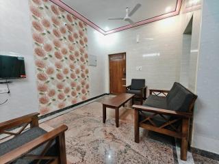 HOMESTAY & HOTEL - 2BHK AND 3 BHK Near CMC , TEMPLE , NARUVI , VIT & RAILWAY STATION - Vellore - 6
