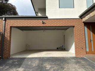 Spacious home with Netflix, Wifi, parking and workspace - 2