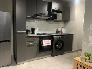 CIRCA Lynwood 1bedroom - 0