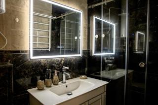 NJoy Apartments - Republiq Square, One BR, Self Check In - 2