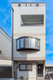 Newly opened Just a 3minute walk to the station, with direct access to Nihonbashi, Shinsaibashi, Umeda, and Namba - 0