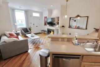 Whimsical Cottage Eastern Market - Parking - 4