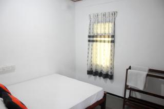 Meera House & Tourist Inn - 2