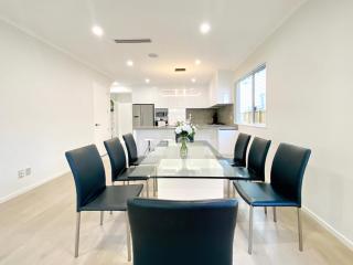 Seven Bedroom house on Dungloe Ave - 3