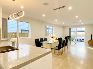 Seven Bedroom house on Dungloe Ave - 4