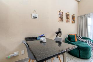 Retro Pop FREE Parking Fast Wifi Pool Large Workspace - 1