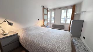 Bright 1-Bedroom in the Heart of the Marais - 2
