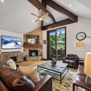 136 Top of Main! Secret Daly Hideaway with Hot Tub! Walk to Main Street! home - 0