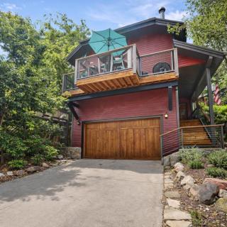 136 Top of Main! Secret Daly Hideaway with Hot Tub! Walk to Main Street! home - 9