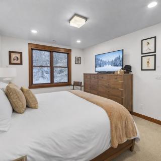 136 Top of Main! Secret Daly Hideaway with Hot Tub! Walk to Main Street! home - 5