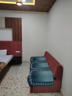 Rajhans Hotel Rooms & Party hall - 7