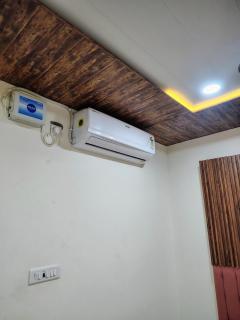 Rajhans Hotel Rooms & Party hall - 5