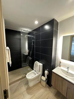 Elegant 2-Bedroom Apartment with Pool & Balcony - 3