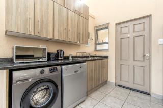 Retro Pop FREE Parking Fast Wifi Pool Large Workspace - 2