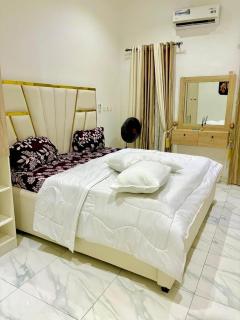 Cozy 4 bedroom duplex - 7