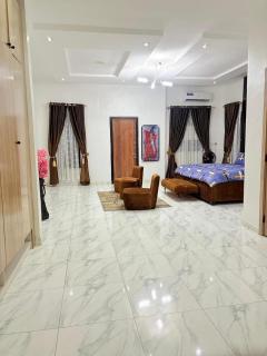 Cozy 4 bedroom duplex - 5