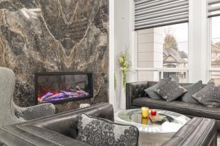 New Luxury Home 6BR HVAC Free Parking Pet Friendly - 3