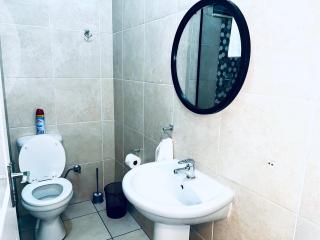 Stylish 1 Bed Self Catering Near OR Tambo - 4