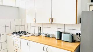 Stylish 1 Bed Self Catering Near OR Tambo - 3