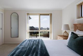 Steps From The Hospital in Burnie - 3