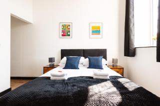 Stylish Town Centre Suite by Traboule Properties LTD - 1