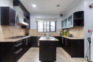 Luxury 2 bedroom apartment - 8