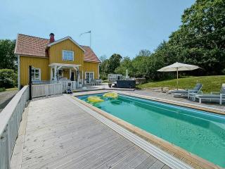 Country House With Pool Near Lake Vänern - 9