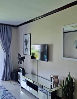 Modern Two Bedroom in Fourways Montecasino Sandton - 9