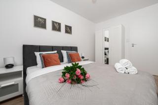 Lumina spacious 3-room apartment with parking - 1