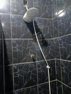 kit net mobiliada individual com ar condicionado e garagem privada - 1