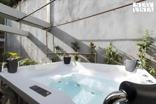 StayVista at Louise Cottage - Jacuzzi & Heater - 7