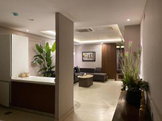 Luxurious 1 Bedroom apartment in Goldcrest Mall - 0