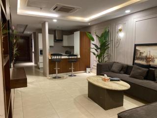 Luxurious 1 Bedroom apartment in Goldcrest Mall - 6