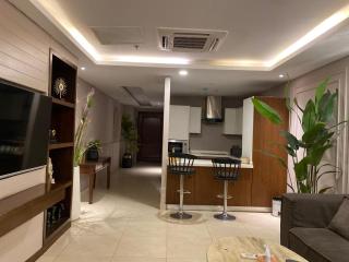 Luxurious 1 Bedroom apartment in Goldcrest Mall - 3