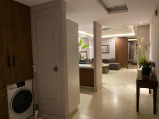 Luxurious 1 Bedroom apartment in Goldcrest Mall - 2