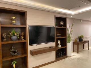 Luxurious 1 Bedroom apartment in Goldcrest Mall - 5