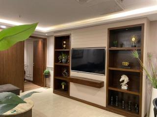 Luxurious 1 Bedroom apartment in Goldcrest Mall - 2